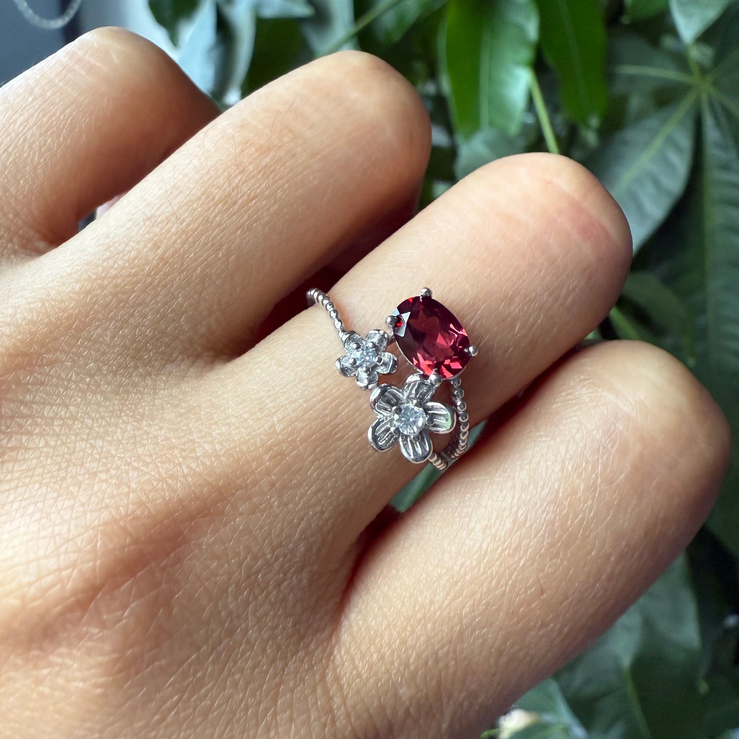 Natural Oval Garnet Flowers Sterling Silver Ring